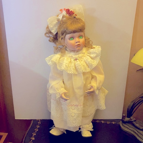 Hamilton Collection doll - Picture 3 of 4